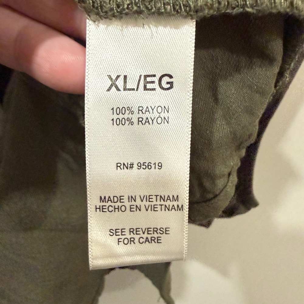 Fever Womens XL Olive Green Sleeveless Button Down Rayon Blouse Relaxed Fit Top - Picture 4 of 6